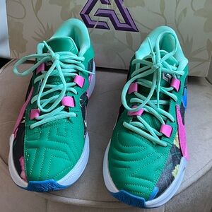 Nike Zoom Freak 5 shoes, green pink black size 10. Worn once
